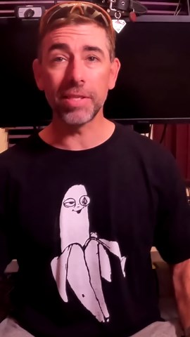 My banana points at weird stuff #shorts