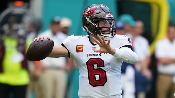 Baker Mayfield remade Brett Favre's iconic Draft photo in 2018
