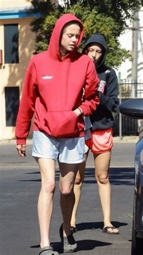 She's gotten so big! 19 Year Old Shiloh Jolie Pitt Towers Over Her Mom Angelina Jolie #shilohpitt #AngelinaJolie | Beyond The Screen