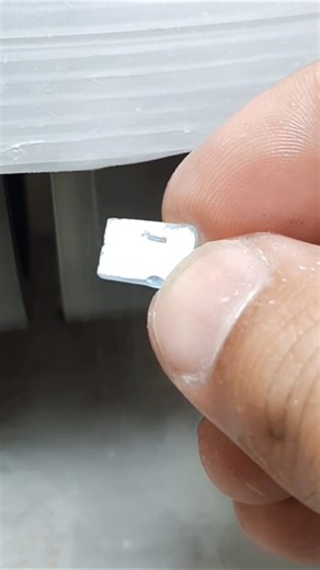 Desbaste o preformado de una Aguamarina en formato rectangular.