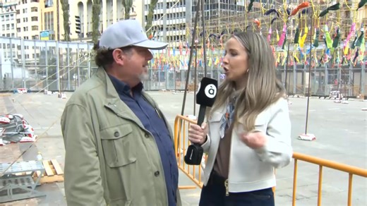 🔥 Estem amb l'artista de la #Mascletà1, Pepe Nebot, el director de la Pirotècnia Peñarroja de la Vall d’Uixò. 👉 Una primera mascletà anomenada ‘Un, dos, tres’ 🗣️ "32 anys obrint les #Falles26 el cicle faller", explica el pirotècnic 💥 Nebot ha confessat que serà una mascletà "de tall clàssic, amb molt de ritme i contundència" 🔴📺 En directe, la prèvia de la #Mascletà1: web.apunt.es/DirecteTV ⏯️ I per App, web i YouTube | À Punt