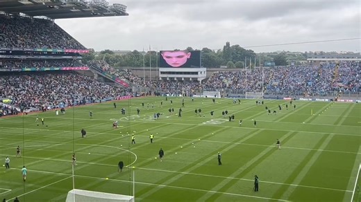 GAA fans pay poignant tribute to Sinead O'Connor before Sunday's All-Ireland Final between Kerry and Dublin. 'Nothing Compares 2 U' was played on the big screen, receiving a touching round of applause from matchgoers. 📹: Ciara Phelan | Irish Examiner