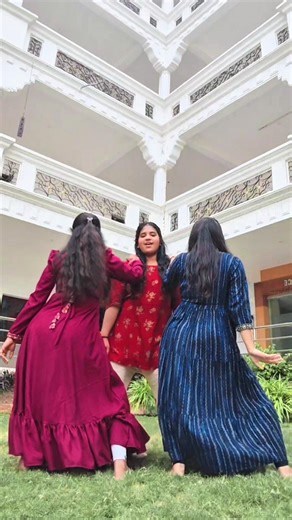 Chinnadho vaipu💃🏻👀💥#trending#dance#popular#love#viralshort#energy#dancers#college#famous#song#telugu