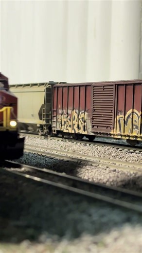 BNSF Intermodal Rips By — Bell, Horn & Steel 🔔🚨