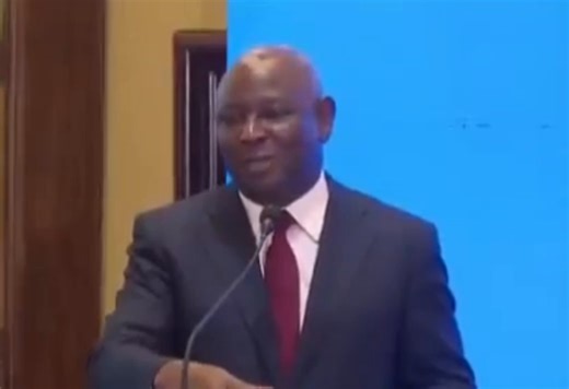 From SK Macharia to PesaFlow & Ecitizen Sh9.4B heist suspect James Mwangi, Dr Ruto is still keen to “climb Mt Kenya” through billionaires. Notice the near “worship” sign as Equity Bank boss addresses the President over the “Mozambique connection”