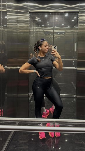 Carolina Villalta | Sports Nutrition on Instagram: "and I’ll keep doing it again and again 😀 This is the time of year when you’ll start seeing everything and anything that people want to shove down your throat and get you to buy “miracle” products for the new year. DONT FALL FOR IT. So what DOES work? Clean diet. Food that works for you. Consistent meal timings. Exercise. Getting to know your body. Stop wasting time, energy and money on these products and start doing things the right way. For i