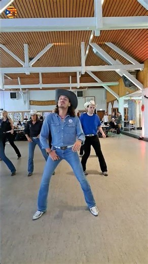 BEST DAY EVER ❤️ Linedance Catalan Style with Johnny Rossato #linedance #countrymusic #catalan