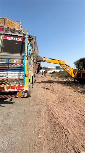 Aaj to bahot bada durghatna hote hote bacha 😱🚚#minivlog #youtubeshorts #shorts #jcb #trunk