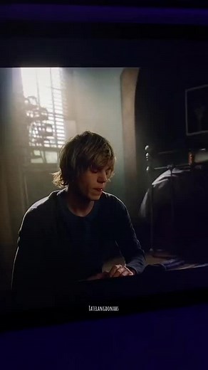Tate and Violet Emotional Scene in American Horror Story