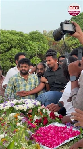 ఎన్టీఆర్ ఘాట్ వద్ద.. తాత‌కు నివాళులర్పించిన జూ.ఎన్టీఆర్ #jrntr #seniorntr #ntrghat #abnchitrajyothy