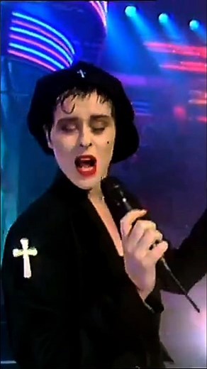 ALL AROUND THE WORLD - Lisa Stansfield (1989) "Top Of The Pops"/British TV Show