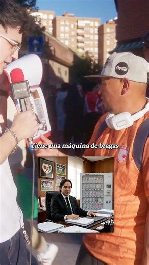 Martín Presa and his panties vending machine | Does Vallecas hate Martín Presa? #football #humor