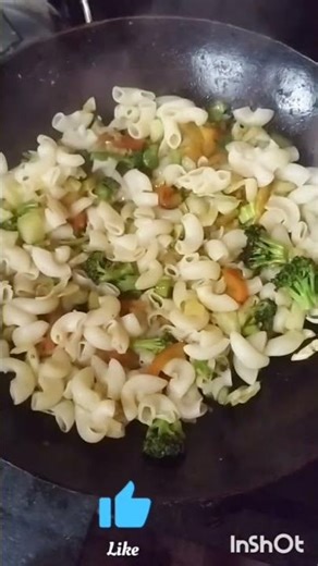 Eating SPICY Chinese Style Pasta #food #trending #shorts #chinesefood‪@FoodieFever11‬
