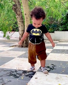 This guy is a ROCKER from ZION IVORY COAST!!! 😉🥳 #cocodyrock Le Prince Bleu vous envoie des POSITIVE VIBES!!! ❤️💛💚 BON WEEKEND MES BARAMÔGÔS!!!☀️ #leprincebleu #princebleu 💙#positivevibes #reggae #alphablondy #babydanse #babyvideo | Alpha Blondy