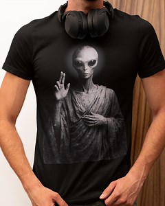 Alien Conspiracy T-shirt | Classified Alien Photo | UFO Humor Tee | Paranormal Graphic Tee - Etsy Canada