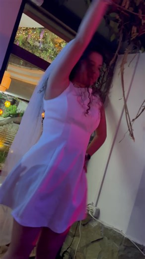 La serata prende corpo. Più energia, più musica, più divertimento. Divertimento 7 giorni su 7 Da Vincè è sempre il momento di fare festa