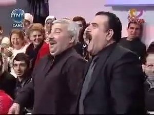 Haftalık "Mehmet Ali Erbil" videosu gelmiştir. Kral yine stüdyoyu ÇOŞDURARAK, ağızlara SALAM sokuyor dlşjgdflkhdfhj | İçkiliydi bilmem ne