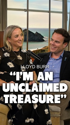 Kiwi Yarns with Brodie Kane on Instagram: "I imagine there are plenty of single people feeling JUST like award-winning journalist Lloyd Burr this Christmas Eve (and up until this year for the past million years - that was me too!), so he delivers the best answer we officially give to you when you get asked why you’re single for the 100th time by a family member this summer… YOU ARE AN UNCLAIMED TREASURE!!! Merry Christmas listeners. Have a wonderful time with your family and we’ll see you back i