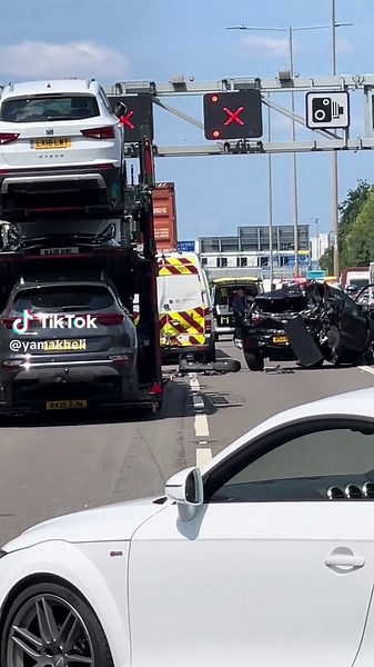 M1 motorway crash