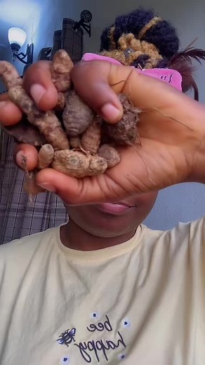 How to Make Turmeric Oil at Home for Glowing Skin