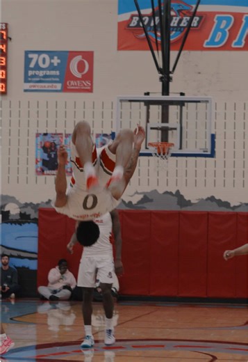 What do you rate the cele? 😭 @Willie Foster #williefoster #halfcourt #flip #celebration #overtime