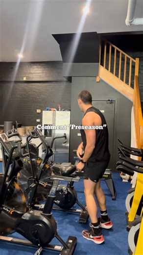 Extract Fitness on Instagram: "Upper body session for your preseason 👇 1a: Banded bench press 3 x 3 1b: Medball throw 3 x 5 2a: Weighted pull ups 3 x AMRAP 3a: Shoulder press 3 x 4-6 3b: Med ball wall slam (rotation) 3 x 4 es 4a: Tricep extension 2 x 10 4b: Cable curl 2 x 10 Conditioning: Pyramids (what you do is what you rest) 5 on/off, 10 on/off, 15 on/off, 20 on/off, 20 on/off, 15 on/off, 10 on/off, 5 sec on/off - all in seconds @reefdiz taking this piss and in for a huge 2026 🙏🙏 💬Comment