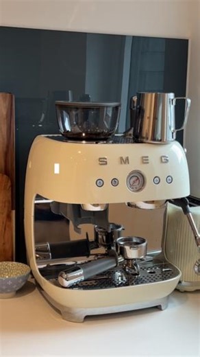 How to set up the SMEG espresso coffee machine for the first time ☕️ | AO