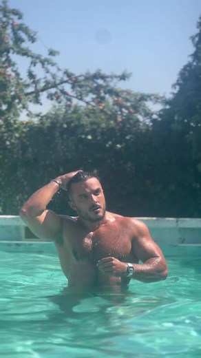 Pasando unos dias en casa #pool #holliday #gay #gym #muscle #modelfitness #viral