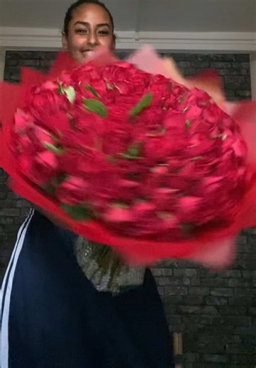 luv waking up to smell da blurrrrrdclartttt roses