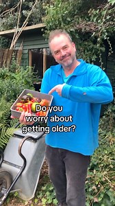 This is how I dry all my chillies and peppers so that i can use them through winter and into next spring. Once dry you can grind into a powder to make chilli powder or paprika #growyourgroceries | Simon Akeroyd Garden Writer