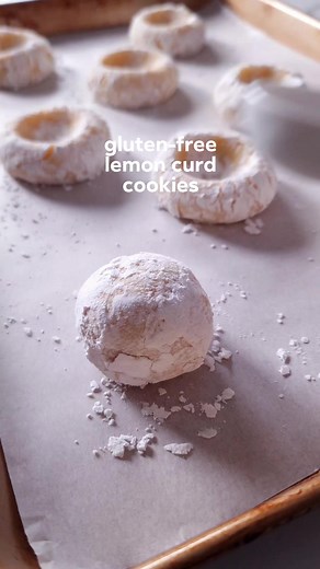 RECIPE: https://theloopywhisk.com/2023/04/07/gluten-free-lemon-curd-cookies/ The lemoniest of all lemon cookies 🍋💛 You seriously couldn't stuff more citrusy goodness in there if you tried – there's lemon zest AND lemon juice in the cookie dough, and they're stuffed with lemon curd before baking. If you can't tell, I'm absolutely IN LOVE with these, and you need to try them ASAP.🤤🤤 [GLUTEN-FREE] #cookies #lemon #baking #dessert #glutenfree #glutenfreerecipes #recipe | The Loopy Whisk