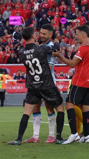 Una secuencia que quedará para la HISTORIA en Independiente-Racing: el penal picado afuera de Maravilla Martínez, la reacción de Rodrigo Rey y... ¿qué le habrá dicho Lomónaco a Marcos Rojo?#UnaMiradaDistinta | #LPFxTNTSports