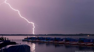 Why doesn't lightning kill fish?