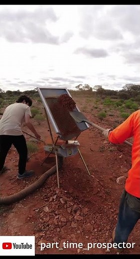 Using a Dry blower sampling a new gold prospecting spot | Gold Prospecting