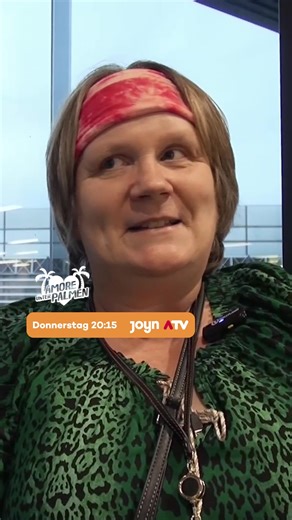 Es gibt immer noch einige, die nicht glauben wollen, dass Elisabeth und Bernard füreinander bestimmt sind. 💕 Doch in dieser Staffel wird es ernst – die beiden heiraten! 💍 Mehr heute, Donnerstag um 20:15 auf ATV und @joyn.at ♥️🌴 #AmoreUnterPalmen