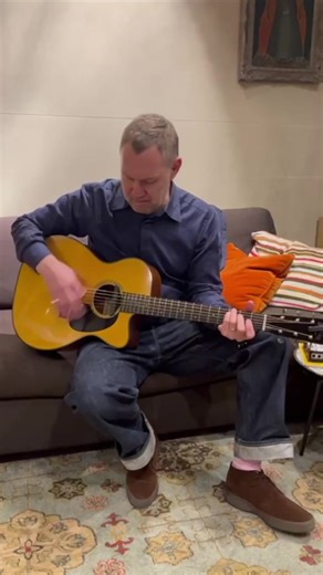 All sold out!!! Amazing. See you next year! Until then, here’s another oldie! 🍚💪🏻x Head over to YouTube to see the full performance if you’re so inclined - https://fanlink.to/DG-TheRiceVideo Also, we have tour t-shirts available for pre-order here - https://davidgray.ffm.to/officialstore | David Gray