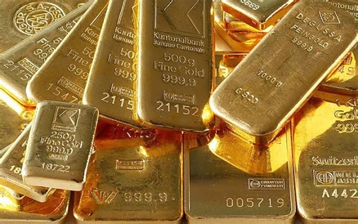 Gold price hits new record high of $4,070