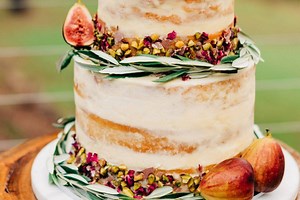 22 Naked & Semi Naked Wedding Cakes for Stylish Celebrations