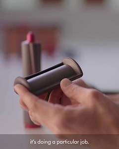 The story behind the Flyaway attachment’s shape. Our principles of lean engineering mean we’re always looking for ways to do more with less. And the Flyaway attachment was no exception. Learn more: http://ms.spr.ly/6188njQPe | Dyson