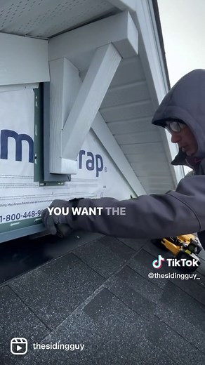 When I first started siding, I didn’t really know what layout was. I started with a full piece and ended wherever and never gave a thought to it. Most of the time the plans didn’t even have the battens centred on the wall drawn in. As I gained more experience, I also gained more of a sense of pride in my work. It doesn’t take long to find Center and work out the measurements so that the end result is a balanced wall. Sometimes that doesn’t necessarily mean center. If there’s a window on a long w