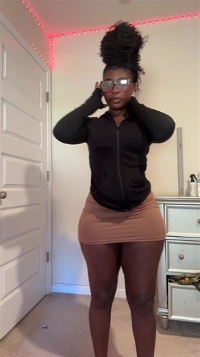 Ti_nah🖤 (@nes7595)’s video of girl what you doing