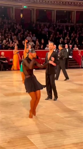 Vẫn là bệnh nghề nghiệp, mỗi khi nghe nhạc, xem dancer đi khớp từng phách nhạc lại thấy ko thể bỏ qua video chất như này. #dancebaby #Latin #dancewear, #rumba #chachacha #Samba #Jive #Pasodouble #Dancesport #dancebaby #Latinpracticeclothes, #DancebabyLatinquầnáoluyệntập,#DancebabyLatinQuầnÁoNữ,#DancebabyLatinwomensclothing, #Latindancewear, #Latindancewearbrand, #trangphụcchuyênnghiệp, #trangphụckhiêuvũlatin, #YES123 #YES