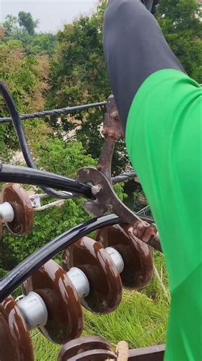 💪 Cutting and Stripping Thick Power Cables Like a Pro! #CableCutting #CableStripping #UtilityLineman