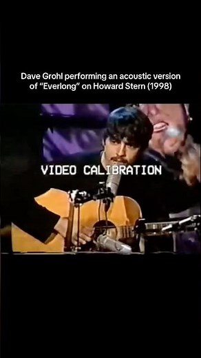 Dave Grohl performing an acoustic version of Everlong on Howard Stern (1998) #davegrohl #foofighters