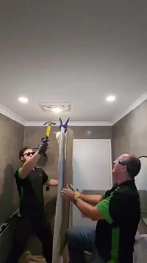 How to Safely Remove a Frameless Glass Shower Panel