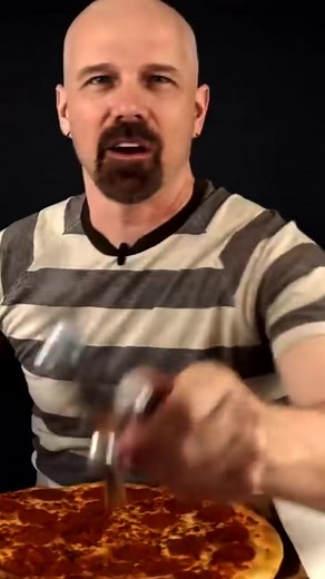 Star Trek Pizza Cutter 🍕#startrek #pizza #cutter #pizzapizza #gadgets #reels | Freakin' Reviews