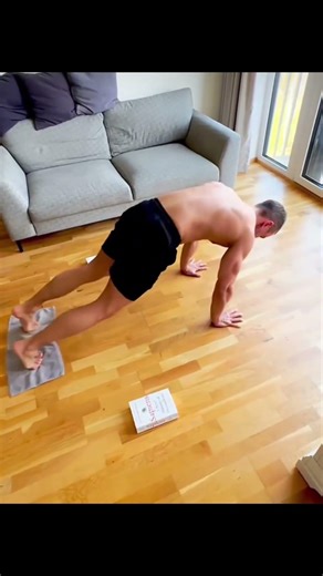 Calisthenics Training - Spread-Eagle Compression Floor Sweep Planks