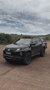 Dê uma nota pra essa nave 😱 Rack de Teto @mkkoffroad Jumelo @pickupcomfort Reprogramação @sfichips Snorkel @snorkel_ogz Led @scpled #mitsubishi #triton4x4club | Triton 4x4 Club Brasil