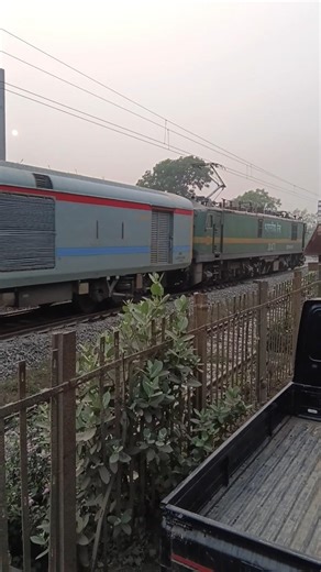 Train ke Niche Ka Ye Part Kya Hai? | Railway#viralvideoshort