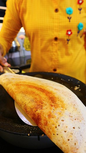 PriyaVijayKitchen | Mano Priya Vijay on Instagram: "❣️RETRO Dosai❣️ . Ingredients Used: For dosa batter Leftover Rice - 1cup Rava (Sooji) - 1/2 cup Thick Curd - 1/2 cup Water 1/4 cup Salt - as needed . For Peanut garlic podi: Peanut - 1/3 cup Garlic - 10 cloves (with skin) Red chilli - 4 Coconut - 2 tbsp grated Asafoetida - ⅛ tsp Oil - 2 tsp Salt - as needed . . . #priyavijaykitchen #breakfastideas #cookingvideos #indiancooking #sivakasi #sivakasian #madurai #maduraifoodstreet #maduraifood #madu